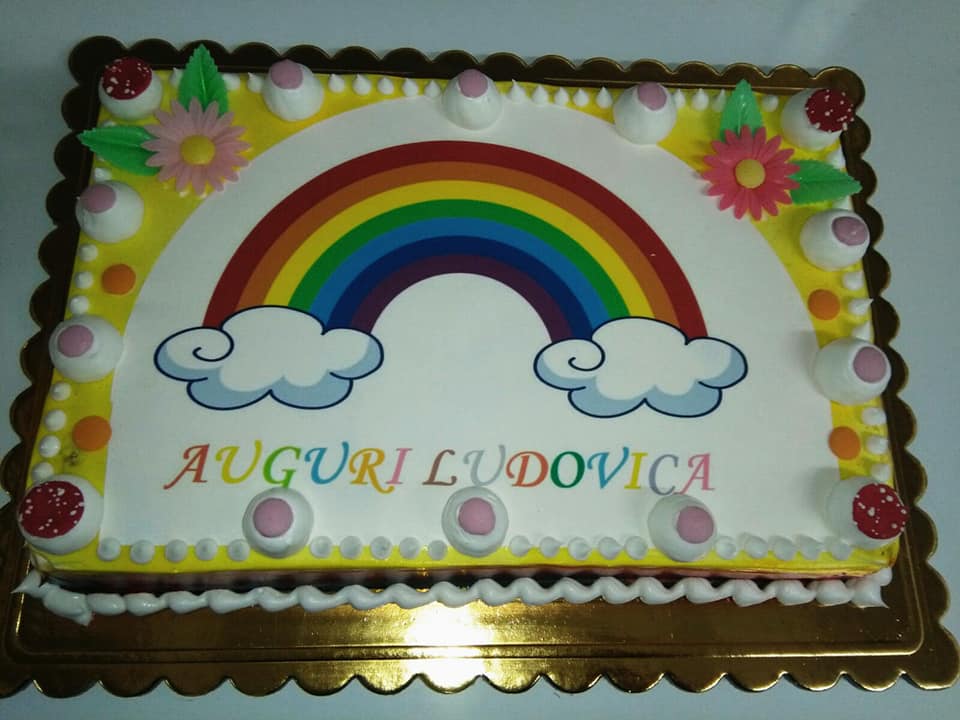 Torta con arcobaleno