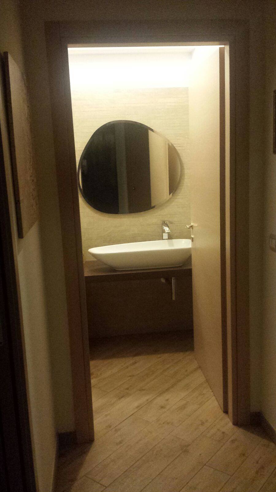 arredo bagno dallo stile moderno e minimale