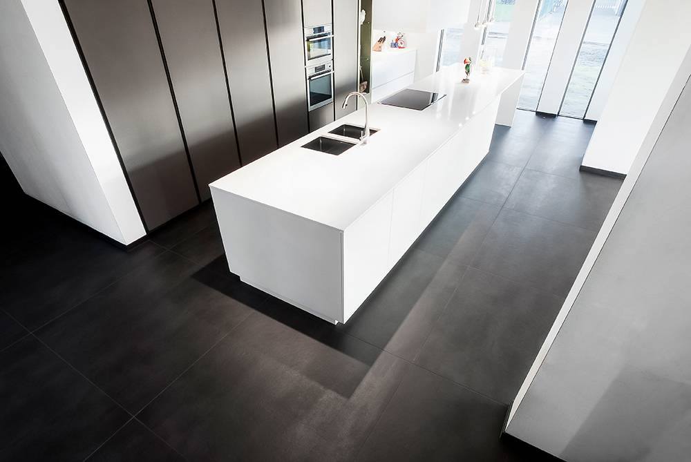 pavimento moderno dai toni scuri