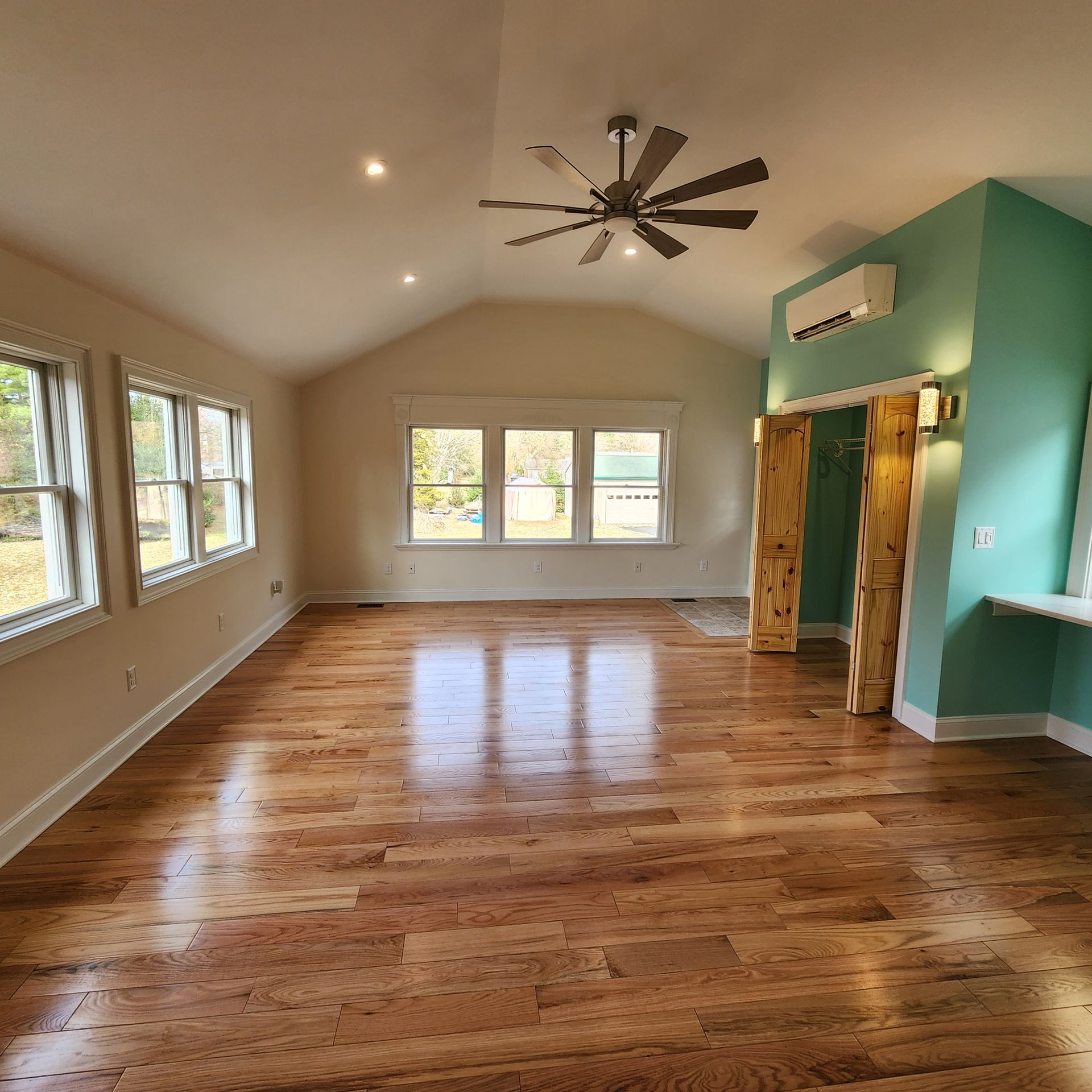 Empty Living Room — Newark, DE — Oakes Signature Homes