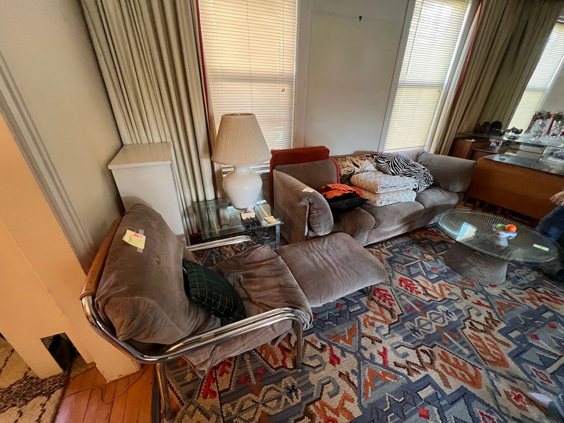 A living room filled with furniture and a rug.