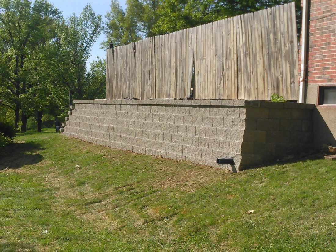 Buenemann Landscaping LLC Retaining Wall Installation