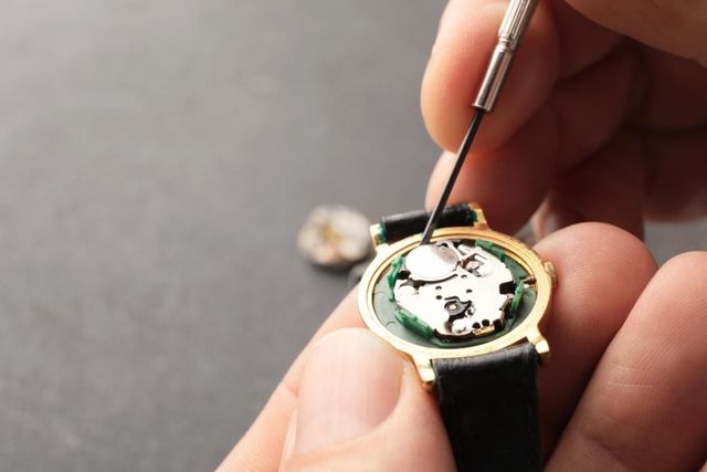 How To Replace Battery Clock