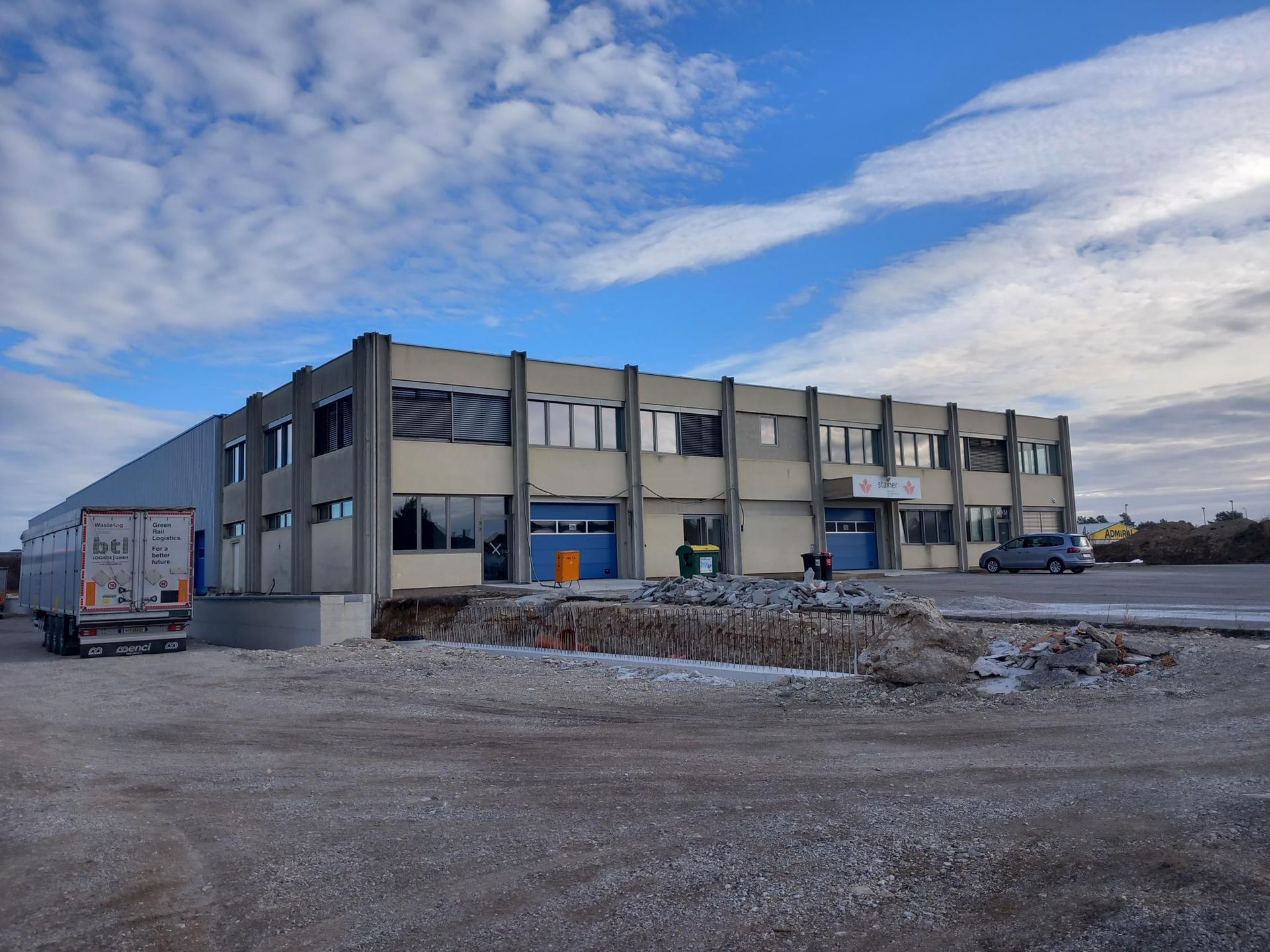 Zöchling Immobilien, Hallenvermietung Gewerbeobjekt Wöllersdorf Galerie