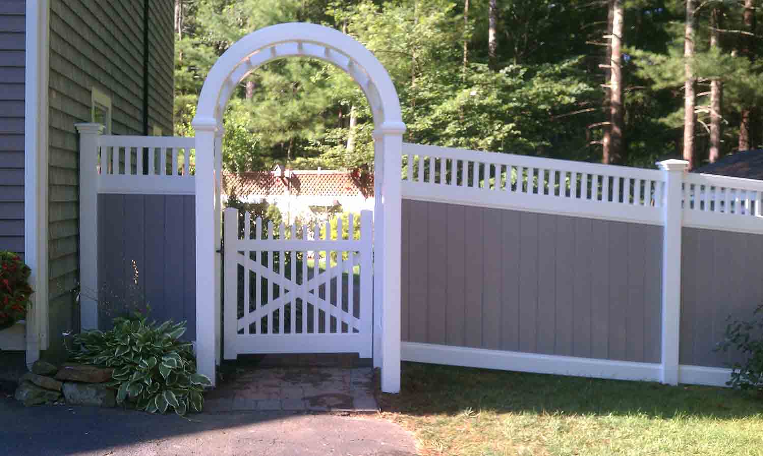 Two-Tone Martinsville Style Fence with Nor' E — Fence Rental Services in Kingston, MA