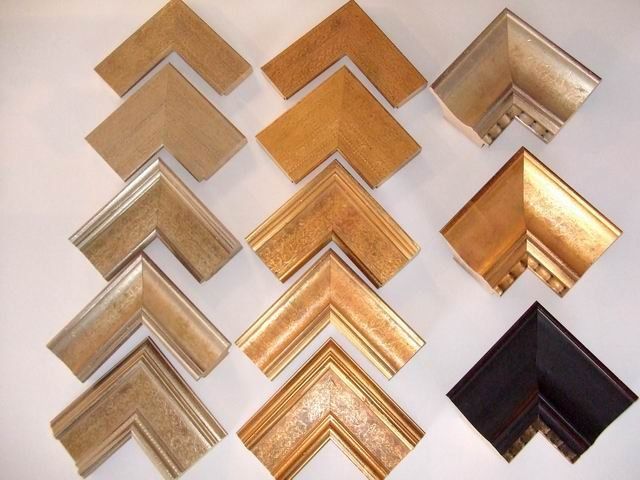 cornici in legno chiaro