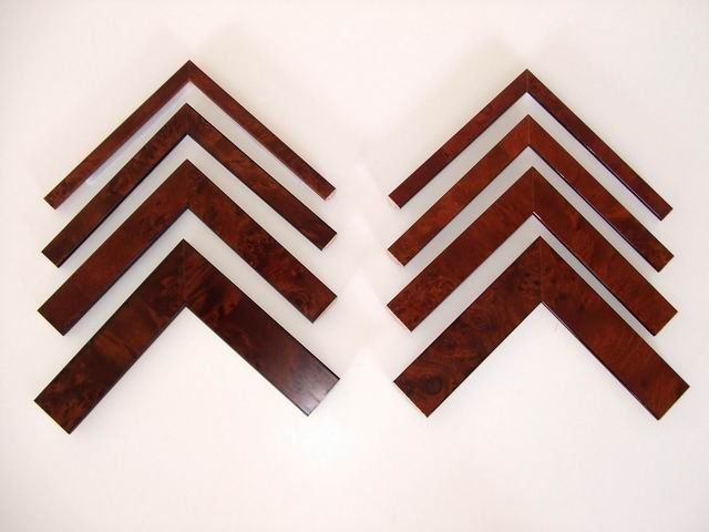 cornici in legno scuro