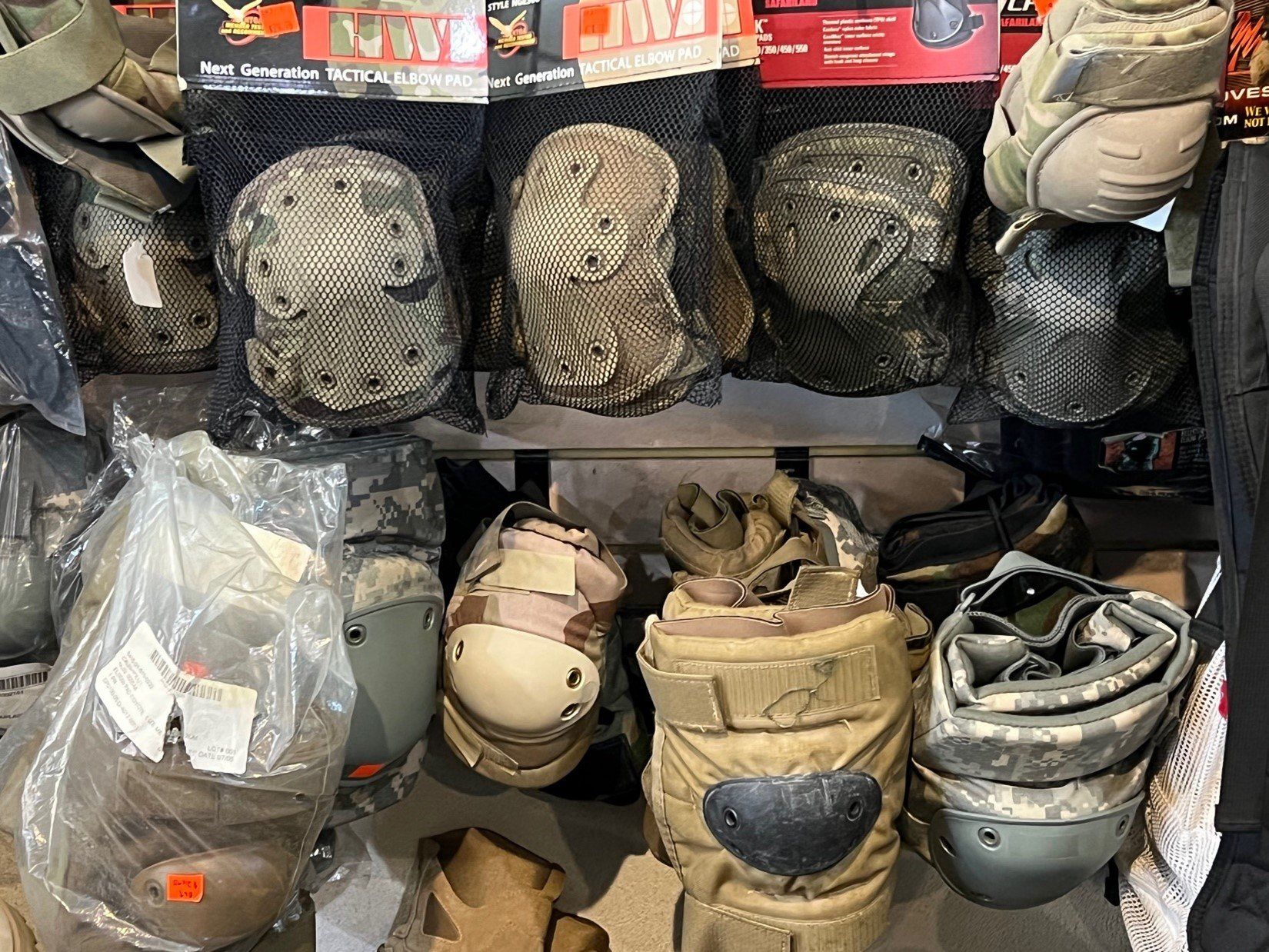 Elbow pads — Wahiawa, HI — Camouflage Shop Inc.