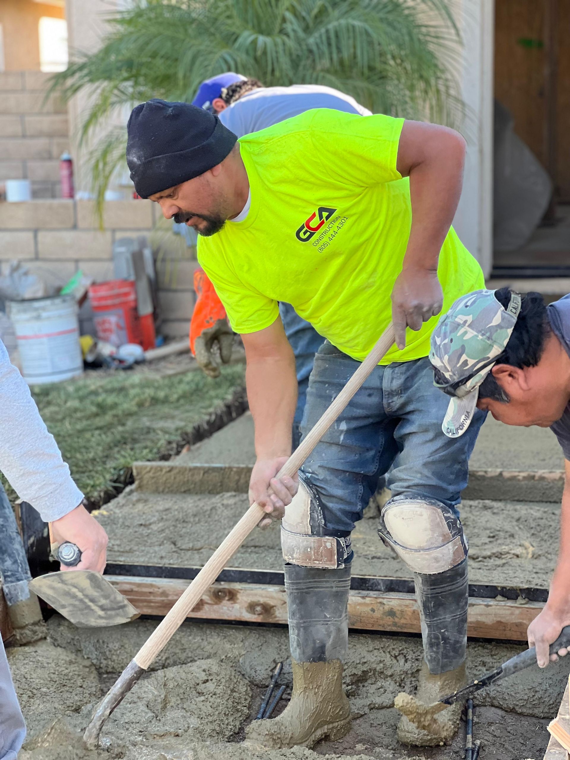 a person is using a trowel to spread cement on a wall