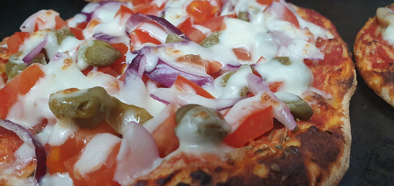 pizza con cipolle e capperi