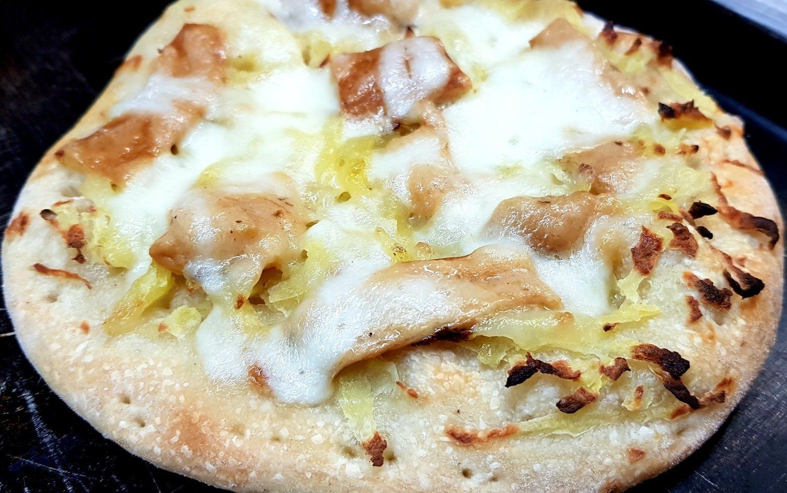 pizza bianca con i funghi