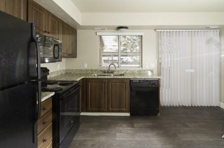 Vine Gate-Kitchen Full 3