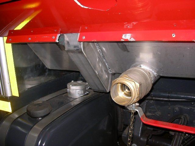 Allestimento di veicolo per lo spegnimento di incendi