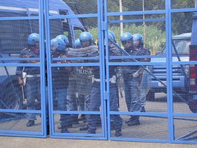 Barriera antisommossa per il corpo di polizia