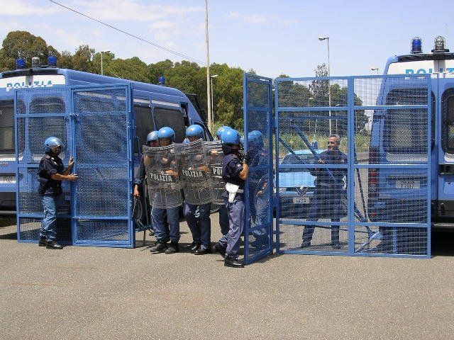 Ritiro della barriera antisommossa