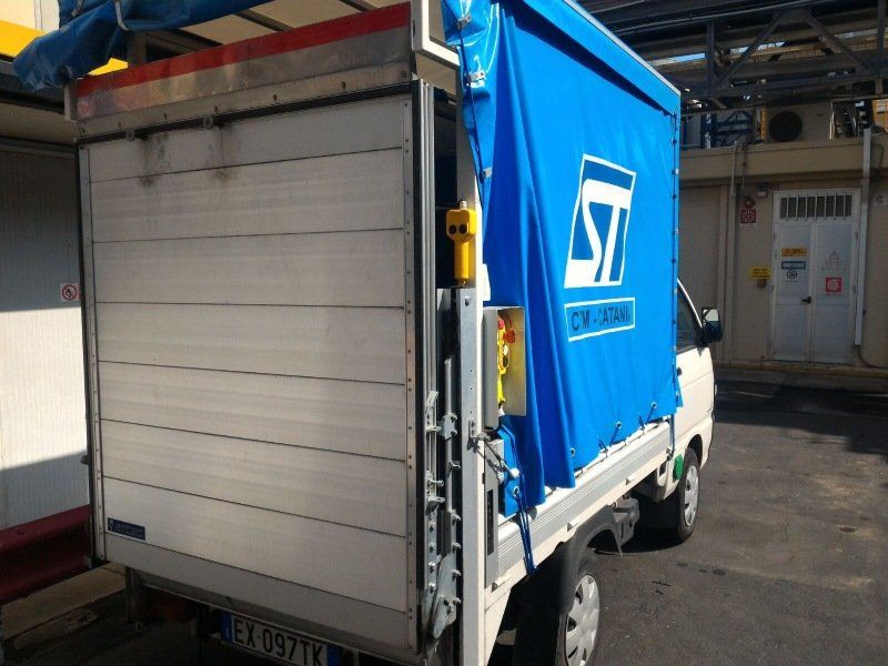 Allestimento di un automezzo con sponda elettrica