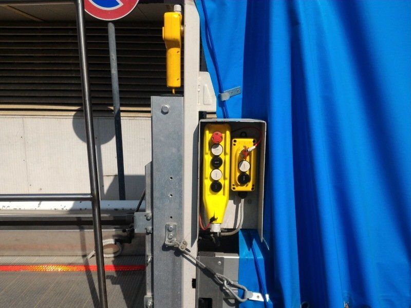 Sponda elettrica di un veicolo