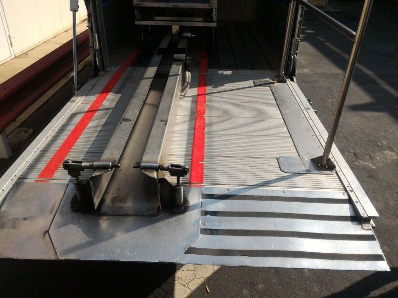 Sponda elettrica di un automezzo