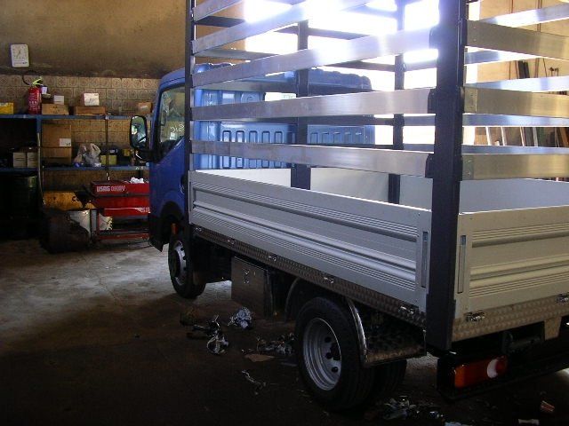 Allestimento di mezzo per trasporto di merci