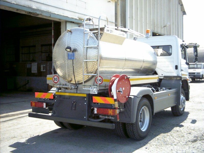 Veicolo con cisterna