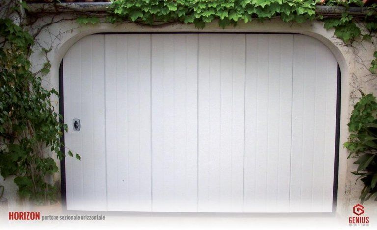 Porta di garage automatizzata