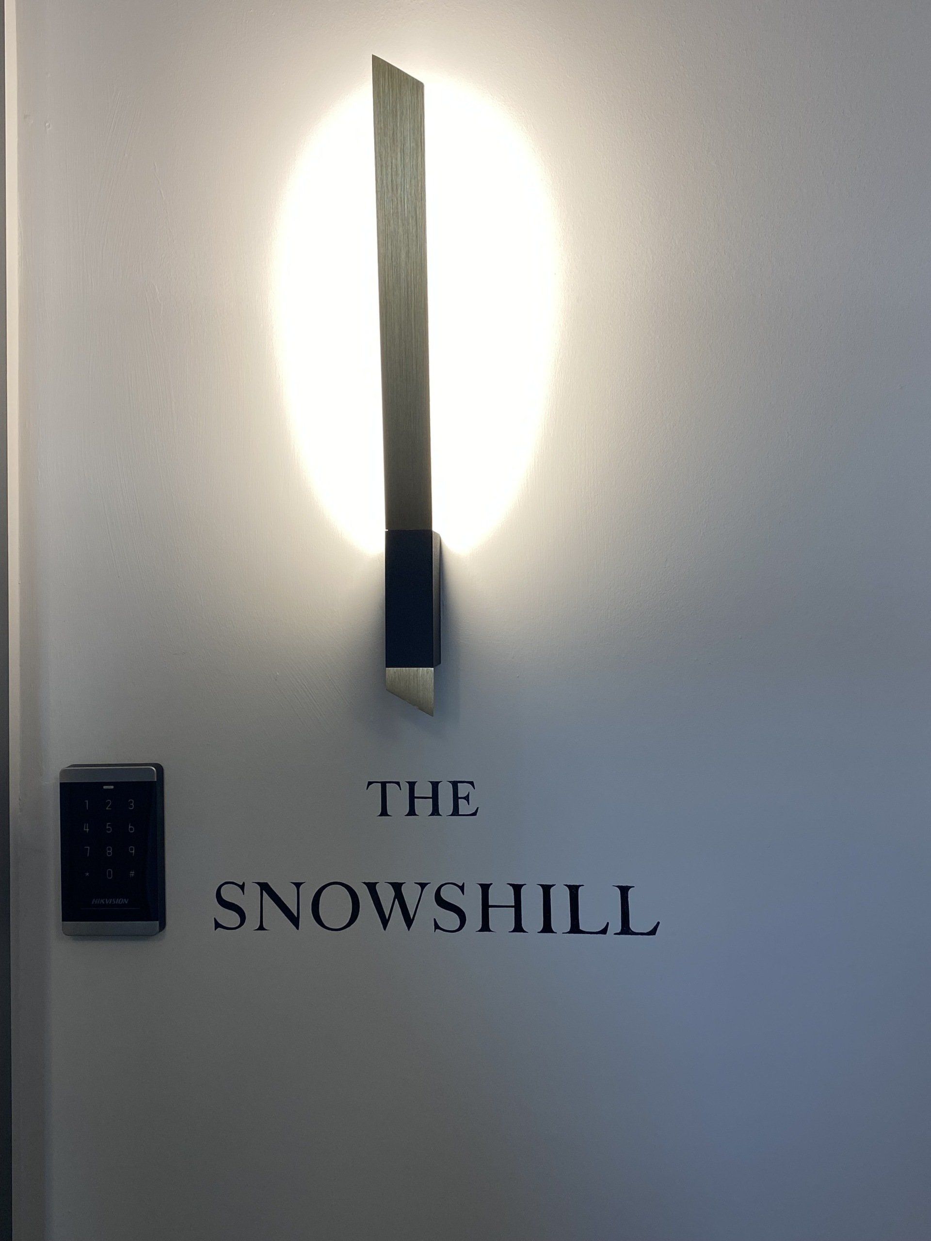 A light on a wall that says the snowhill