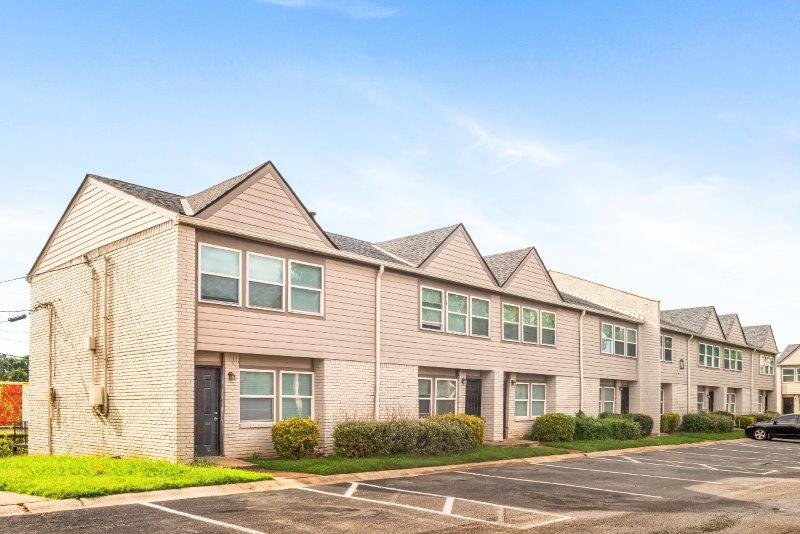 Gallery 13 Bedroom Townhomes for Rent, Broadway Townhomes