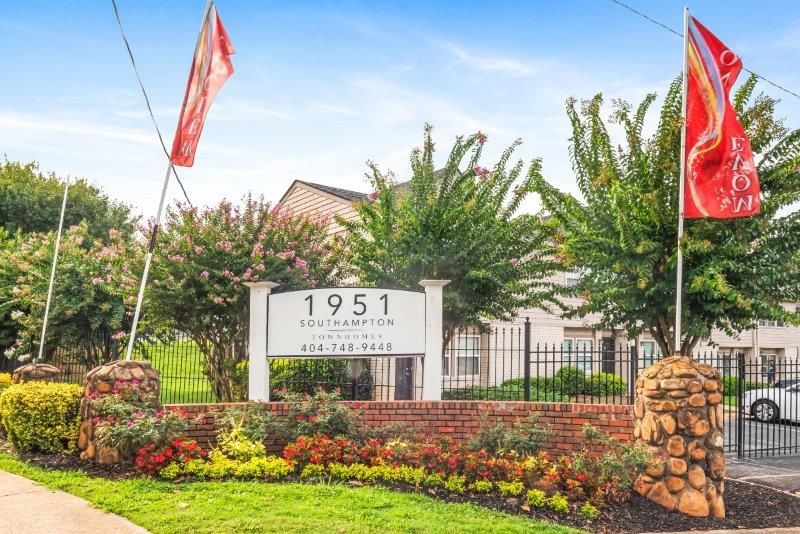 Gallery 13 Bedroom Townhomes for Rent, Broadway Townhomes