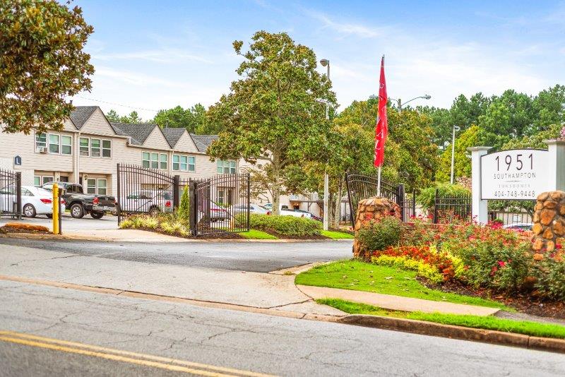 Gallery 13 Bedroom Townhomes for Rent, Broadway Townhomes