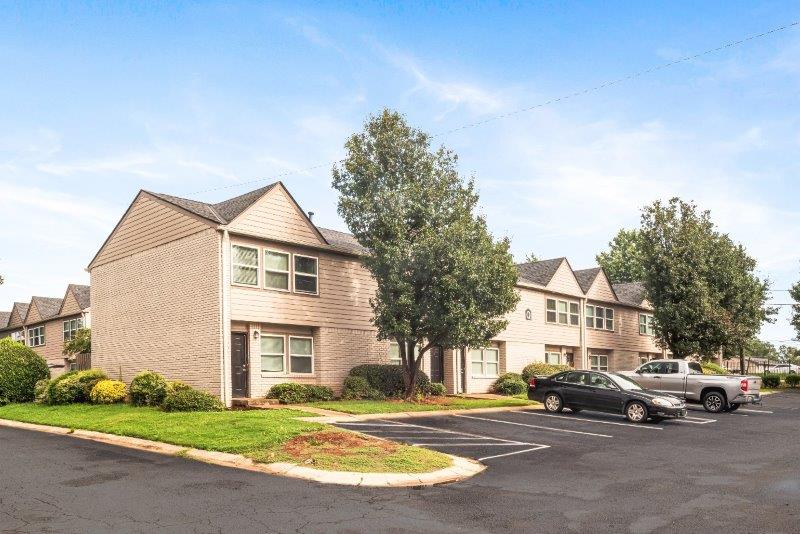 Gallery 13 Bedroom Townhomes for Rent, Broadway Townhomes