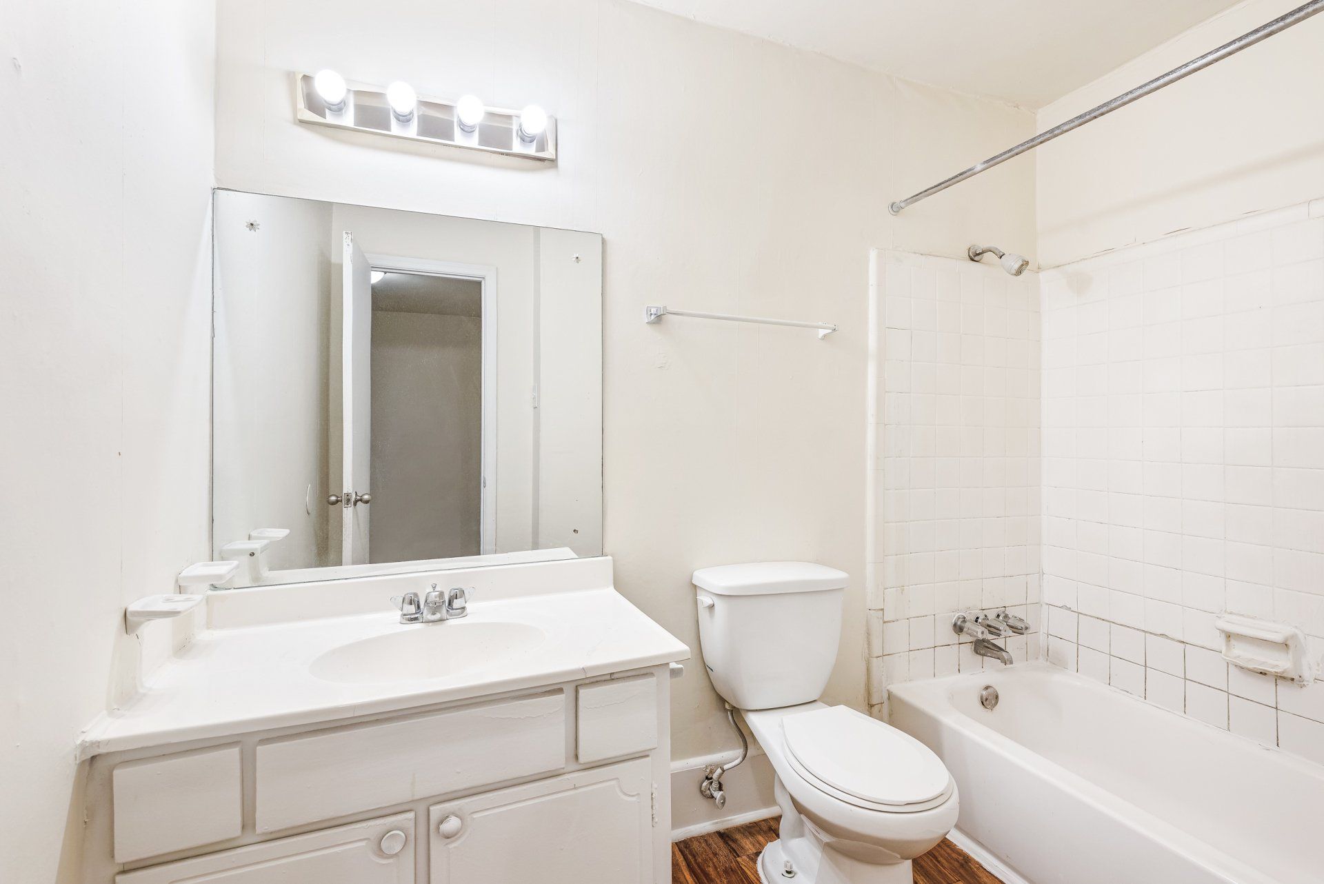 Gallery 13 Bedroom Townhomes for Rent, Broadway Townhomes