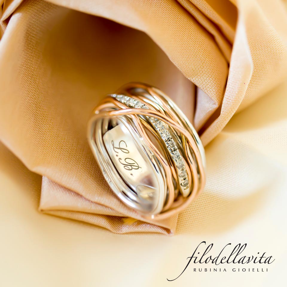 Anello Filo della Vita in argento, oro e diamanti. Anello Filo della Vita in argento, oro e diamanti.
