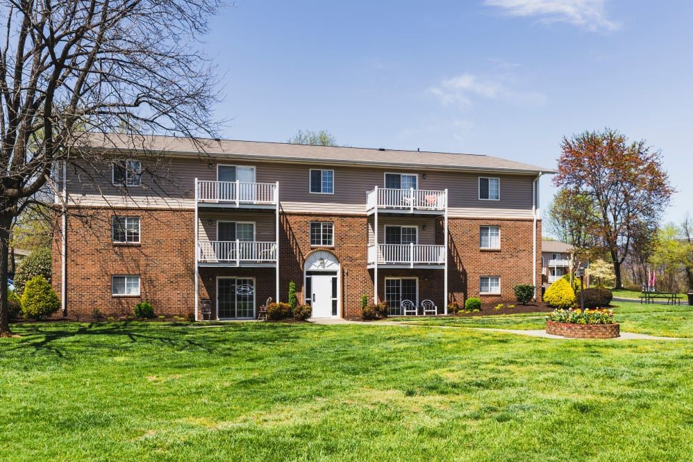 Outdoor view of Salem Wood Apartments in Salem, VA 