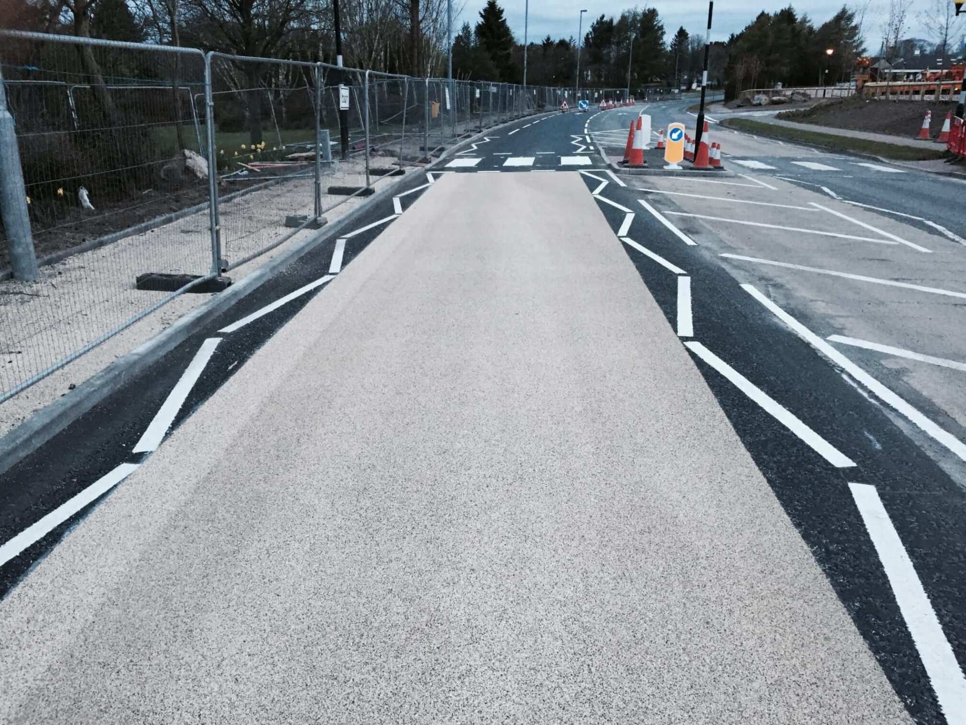 Zig-zag road markings
