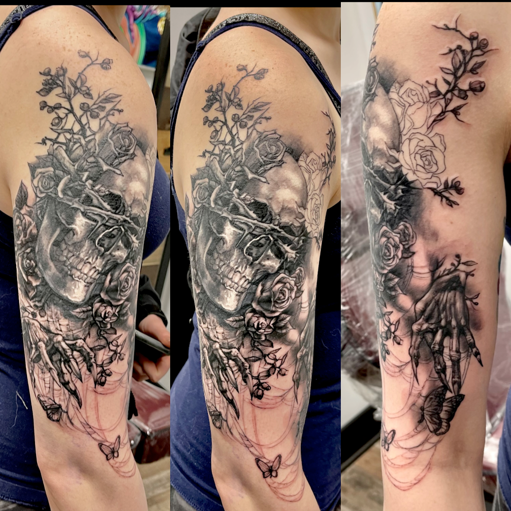 Skull with dead roses tattoo