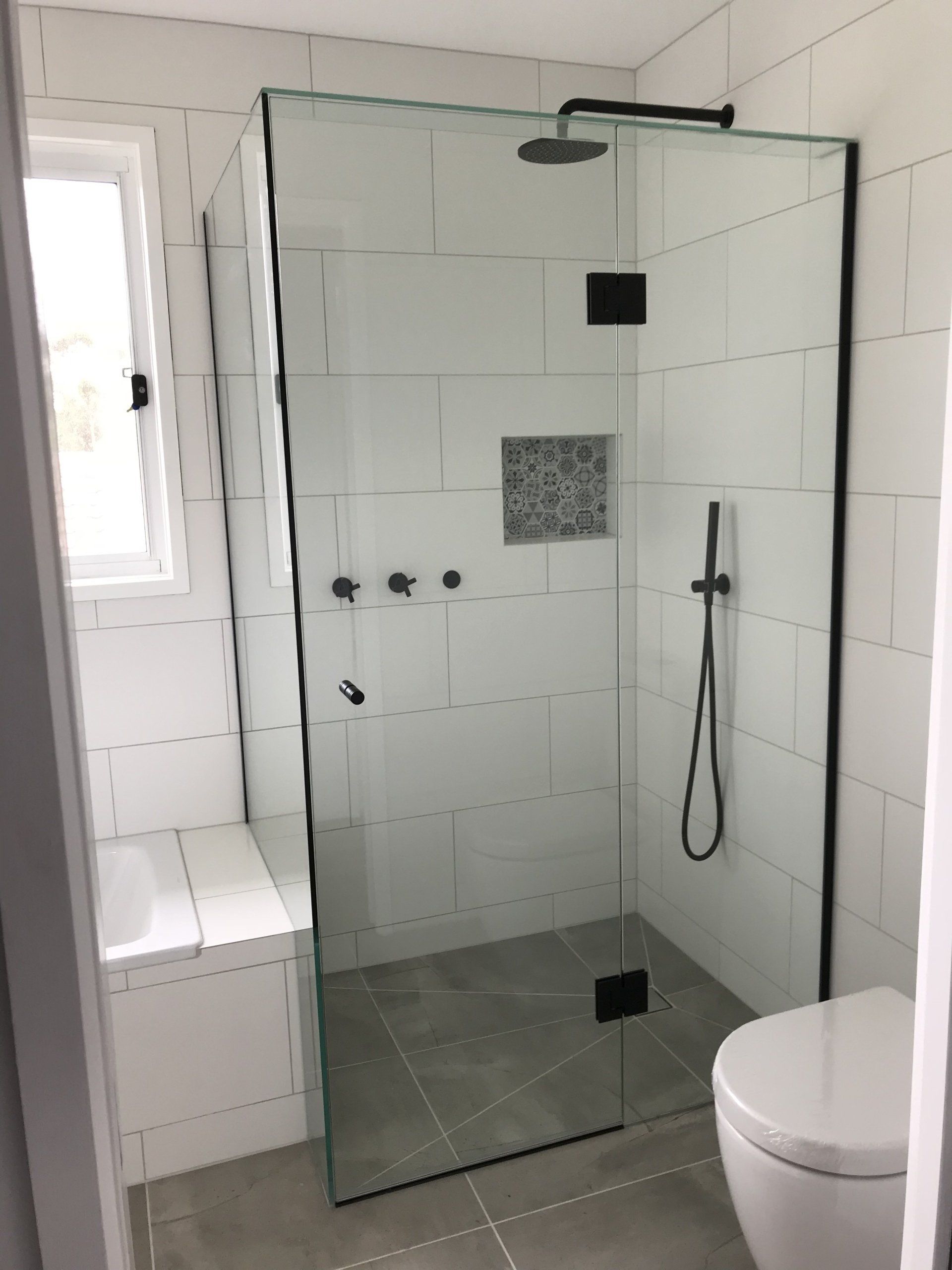 Frameless 28 Black Dog leg around bath