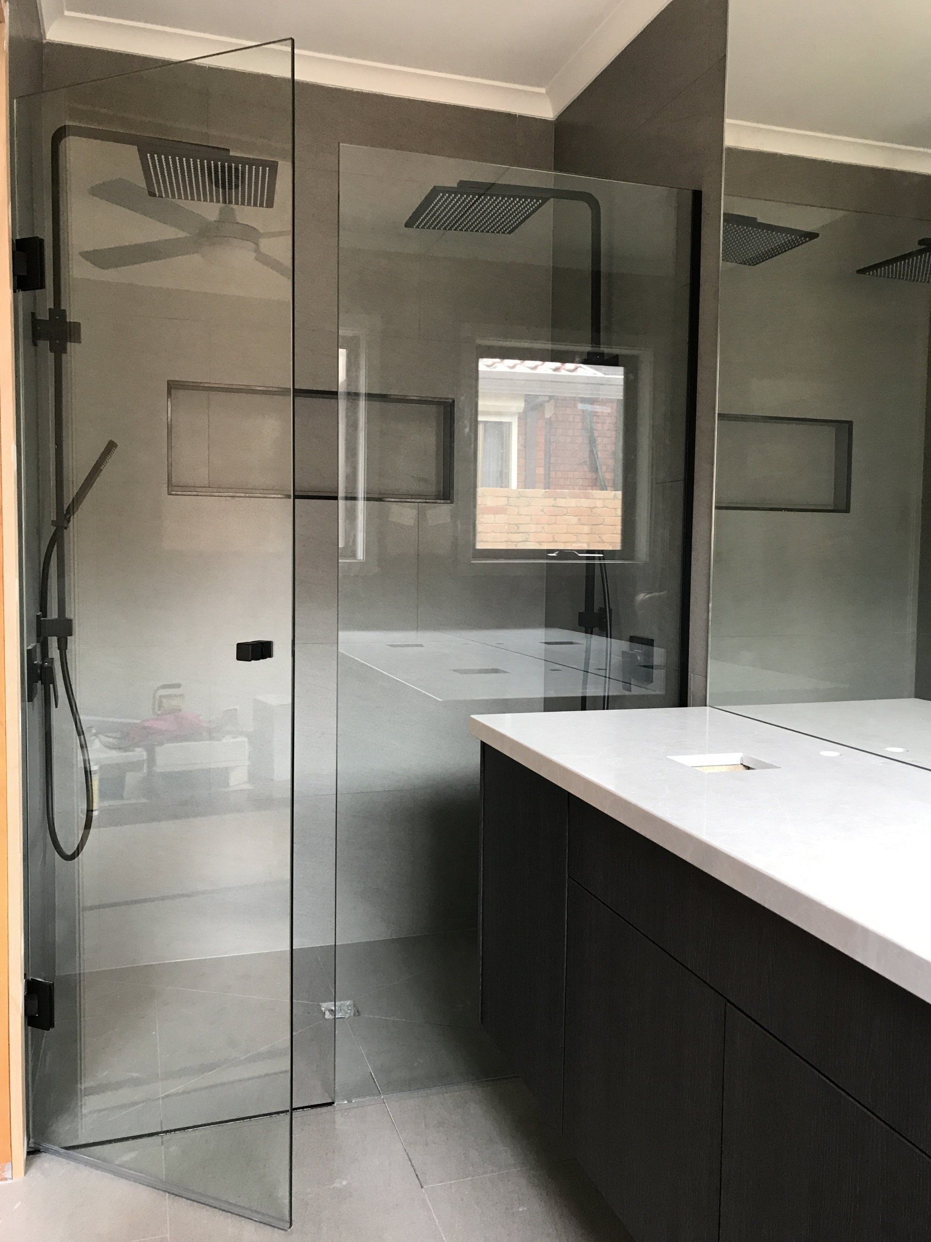 Frameless 18 Hinge from wall black