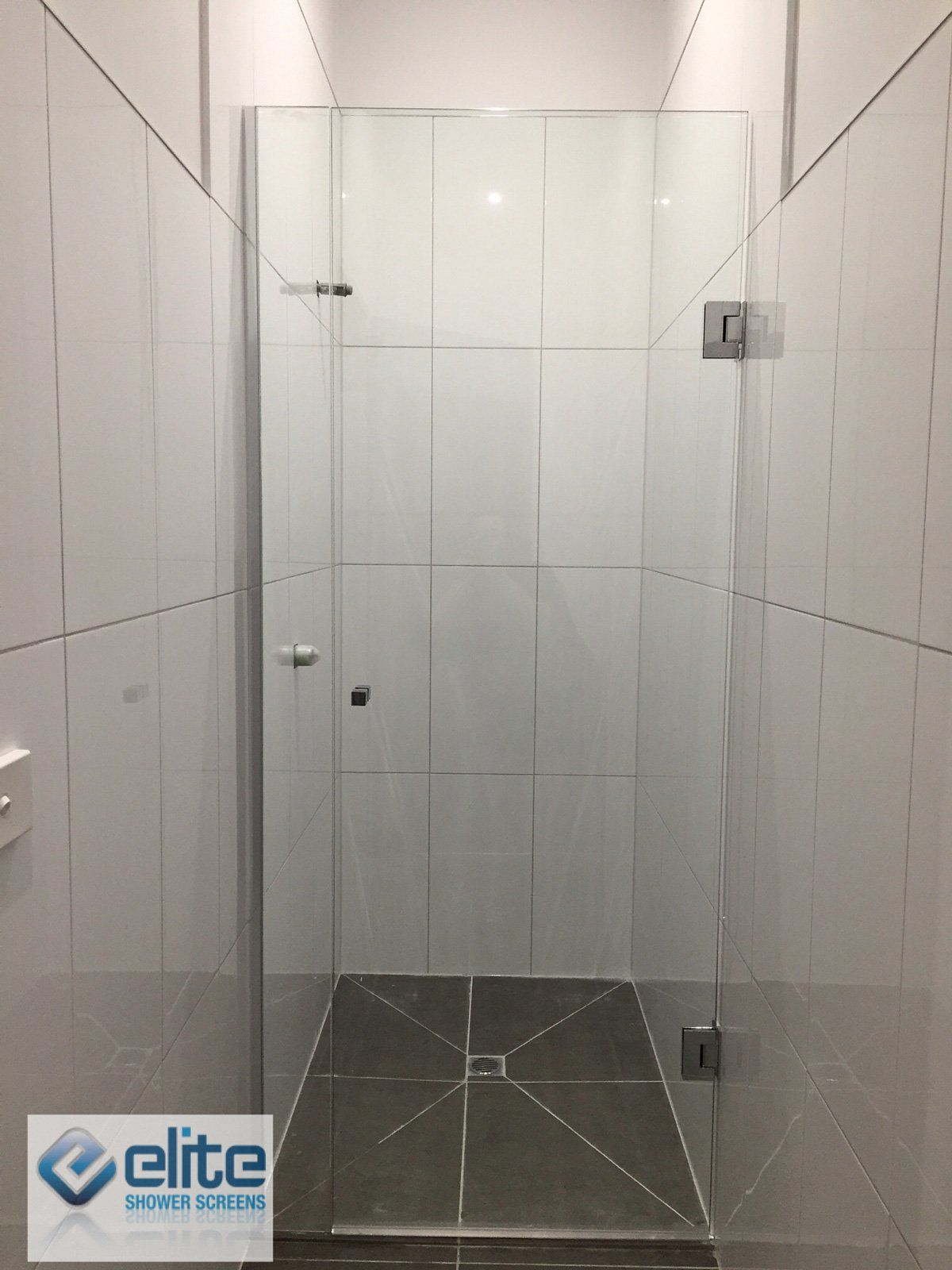 Frameless hinged Showerscreens 6