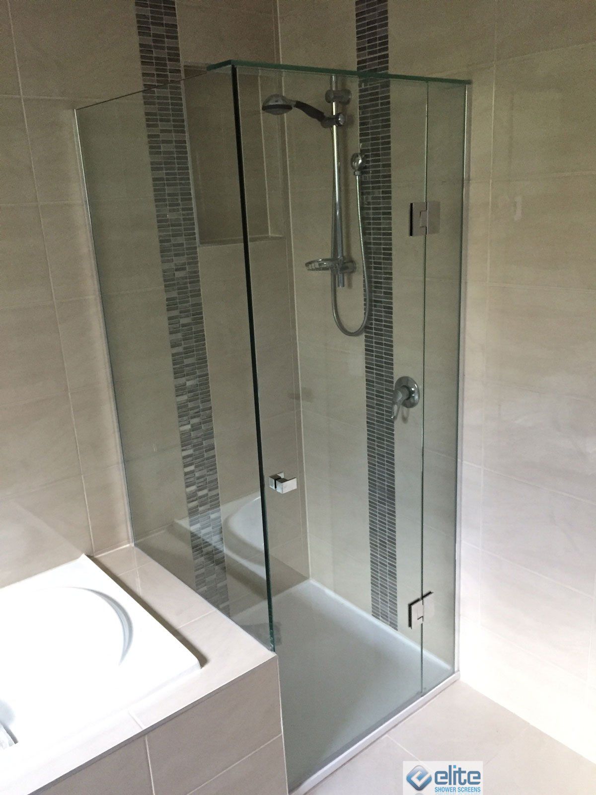 Stylish Frameless Shower Screen for bathroom