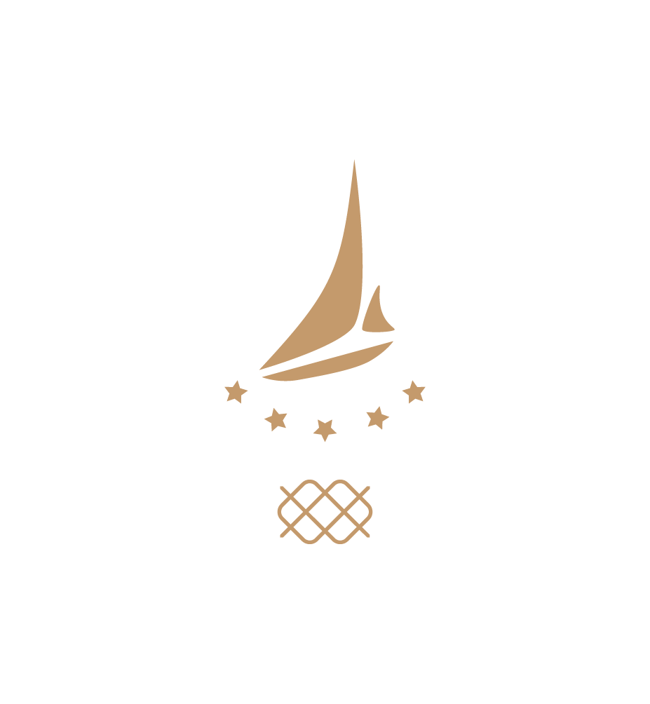 Un logotipo con un velero y estrellas sobre un fondo blanco.