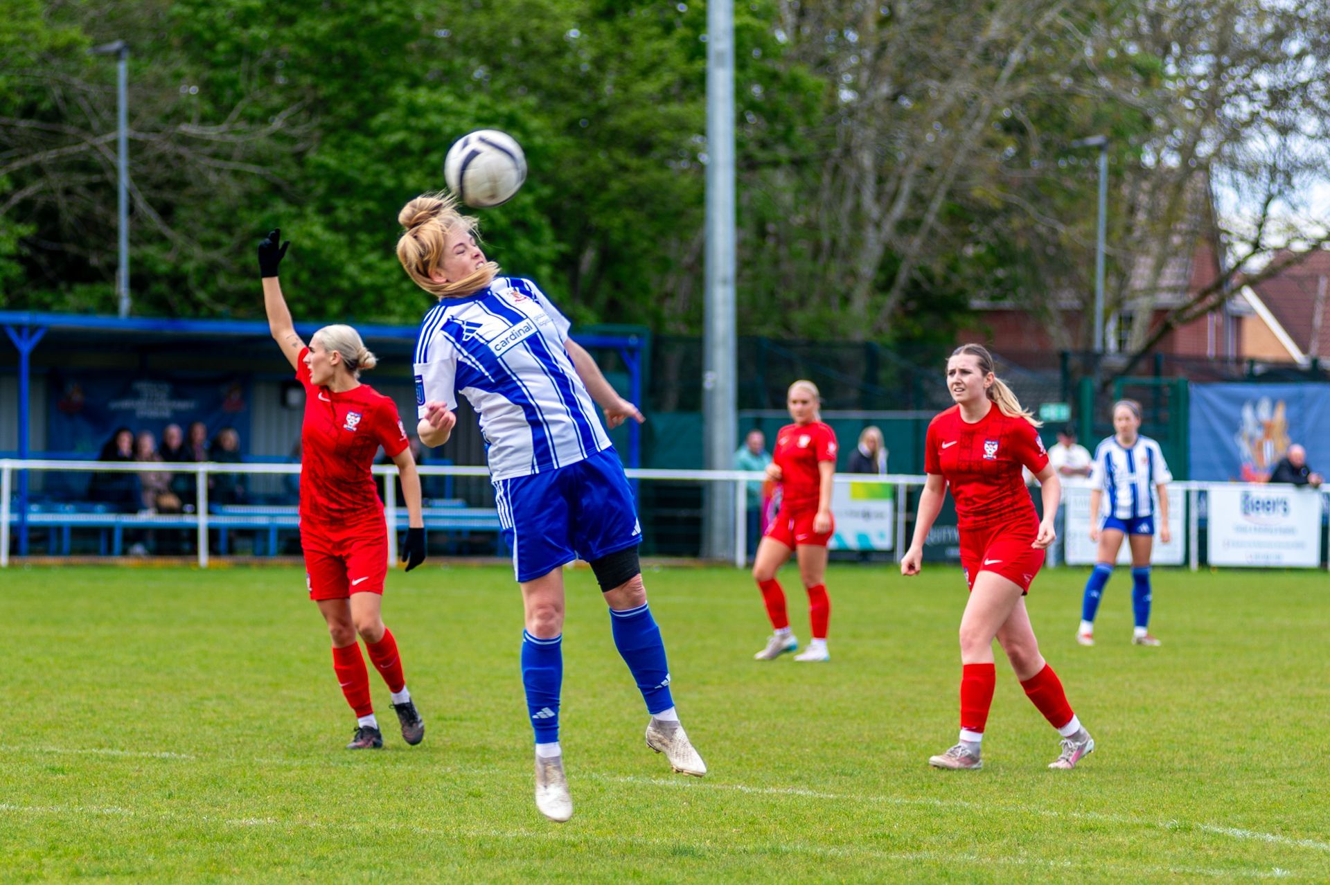 Women's football photos, Heading the ball, women's sport