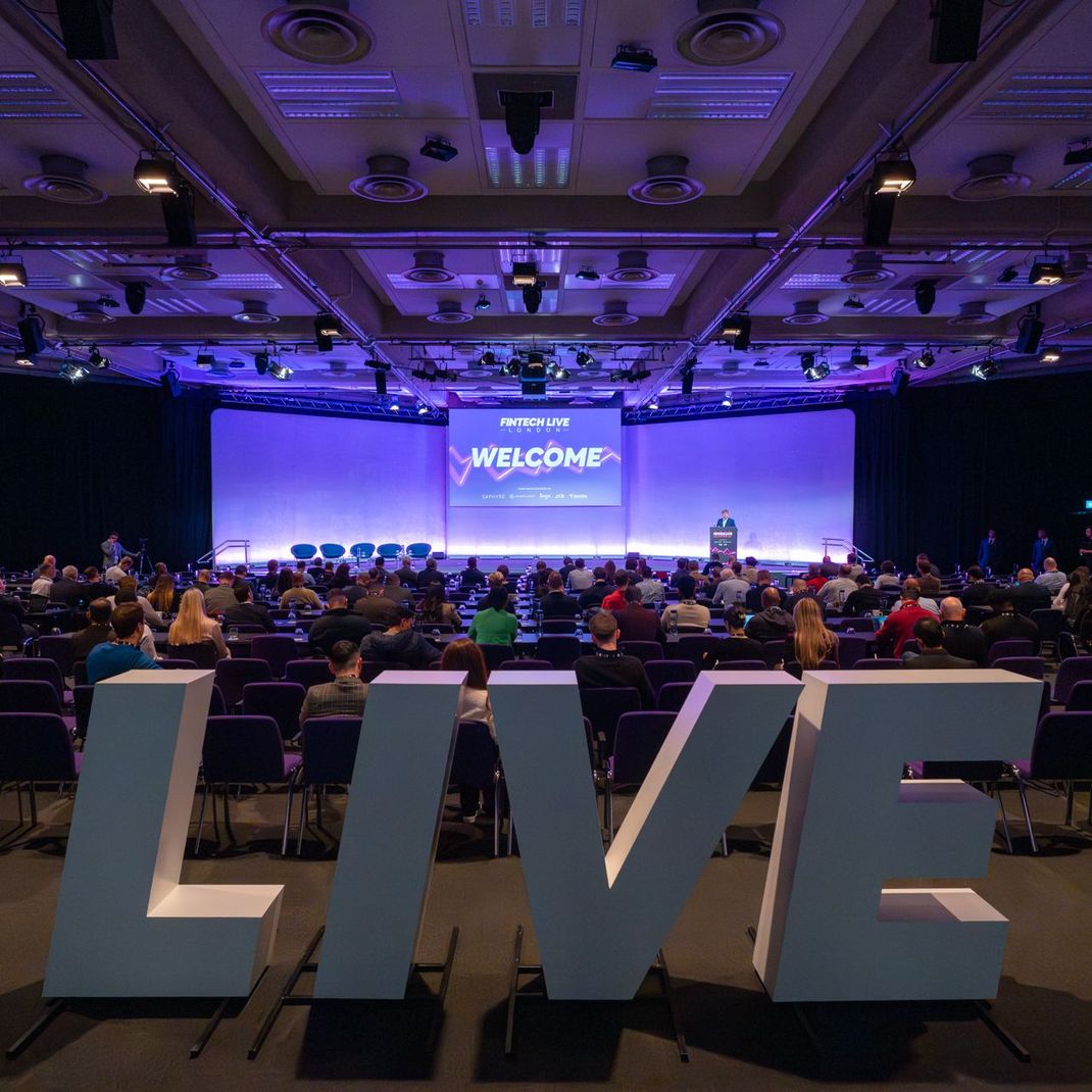 Fintech LIVE room