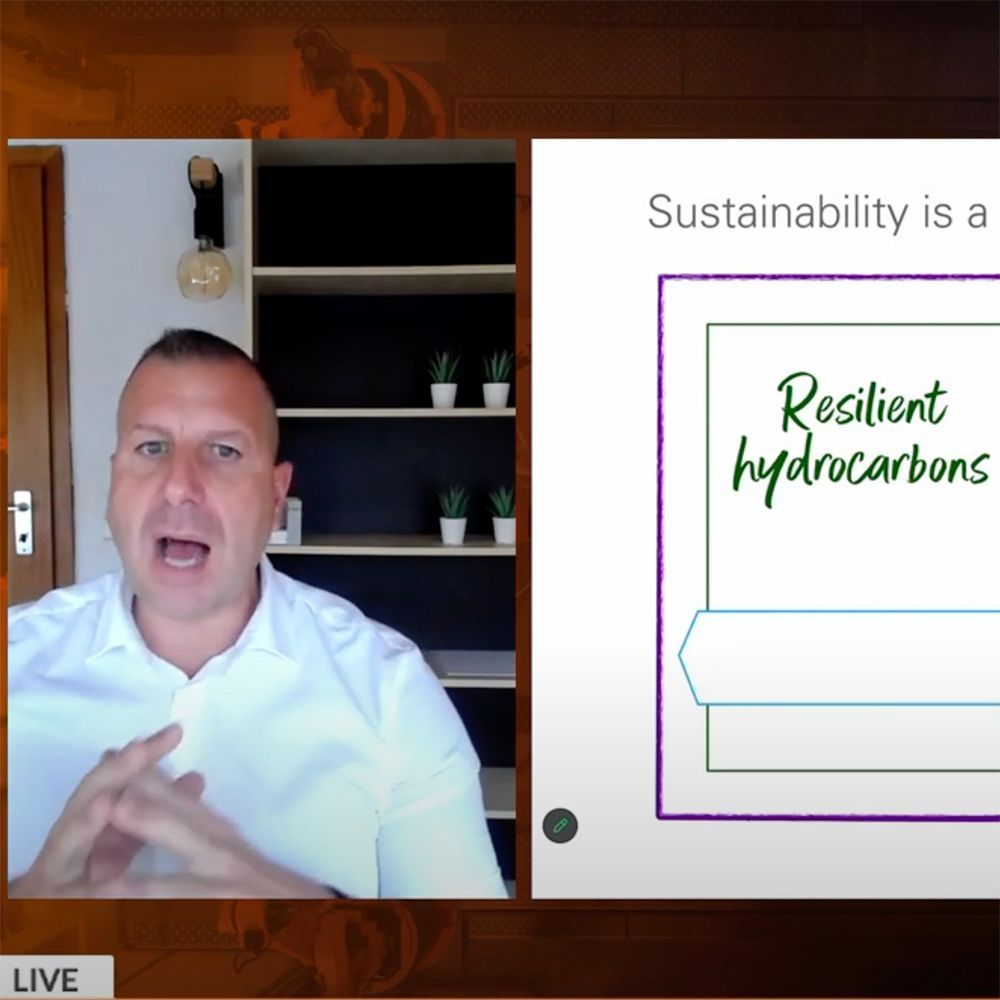 A man is giving a presentation about sustainability and hydrocarbons