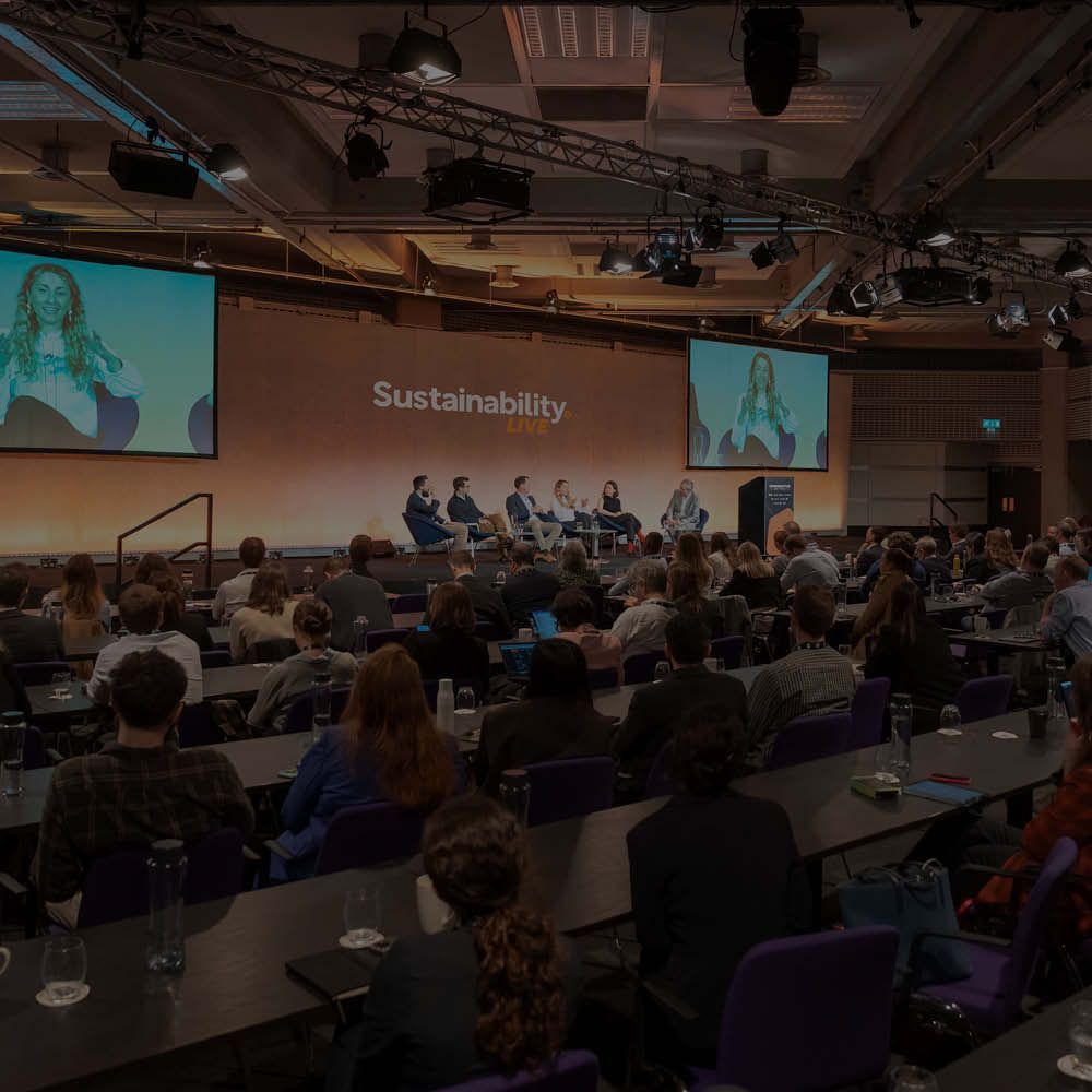 A large screen with the word live on it