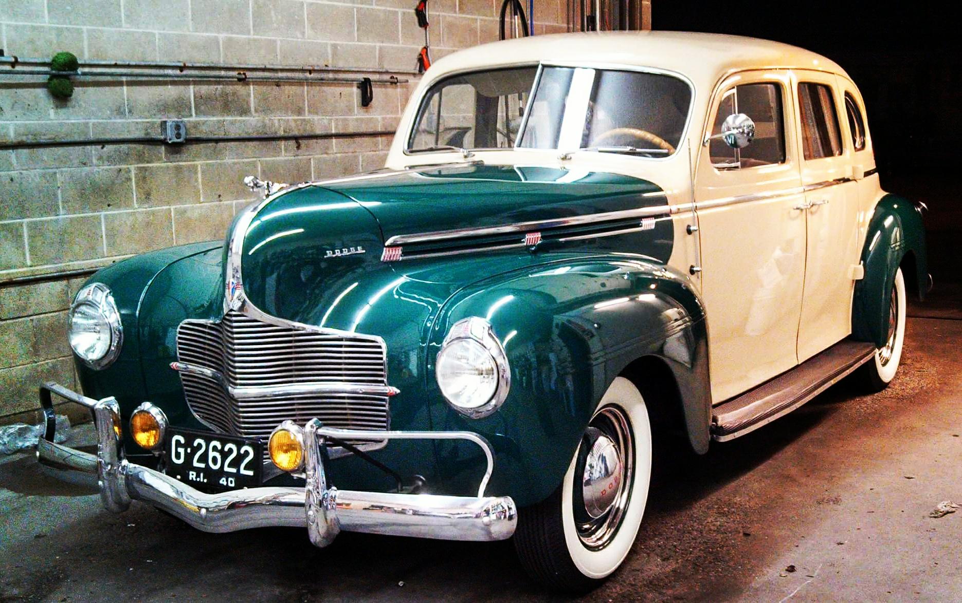 An old car with a license plate that says g2622