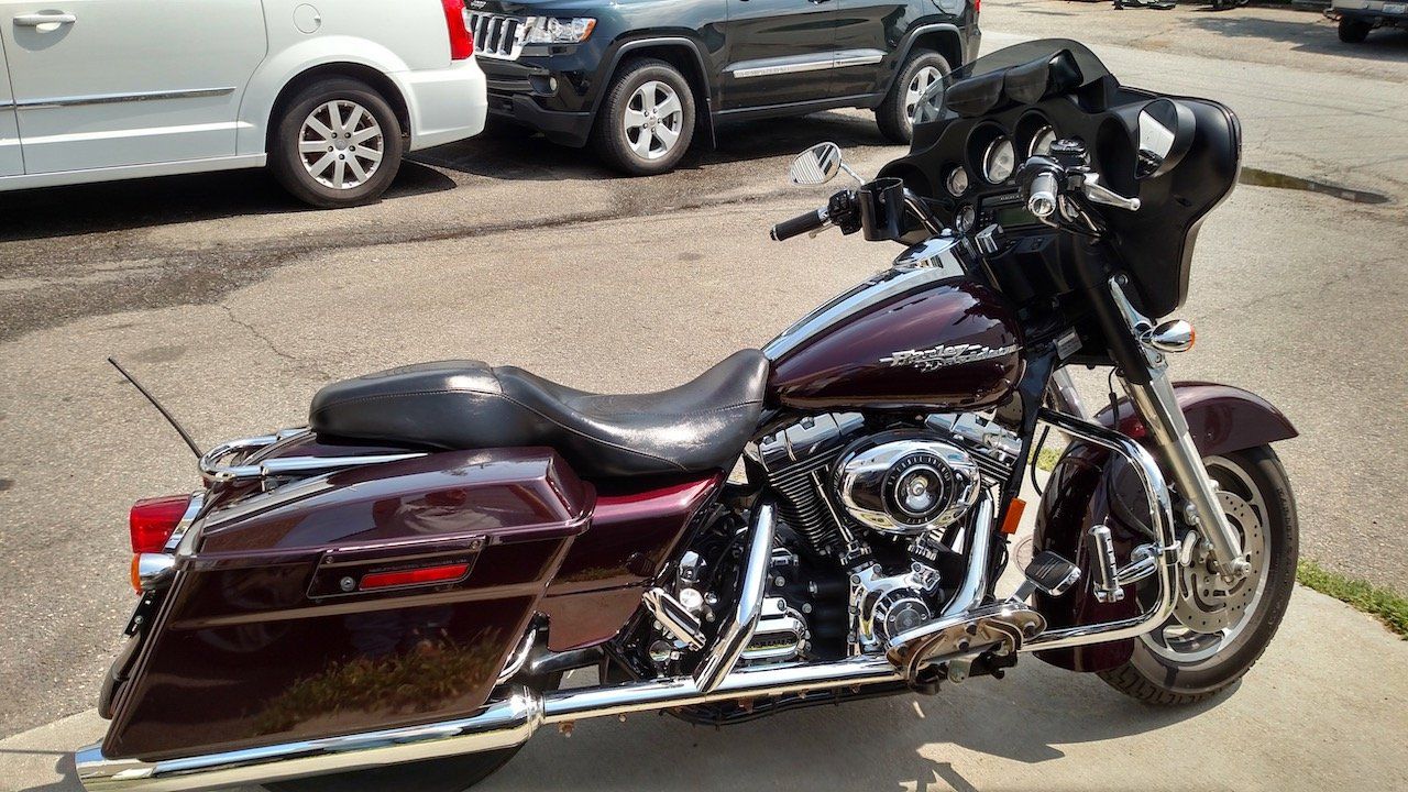 A harley davidson motorcycle is parked in a parking lot.