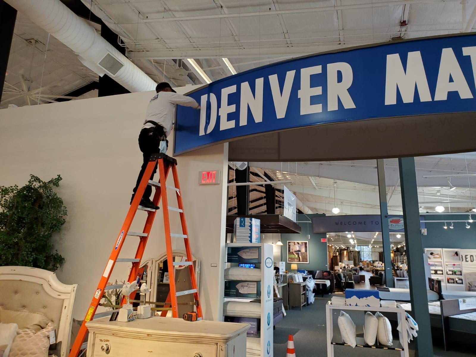 Affordable sign removal service by Carolina Signs & Wonders in McConnells, SC.