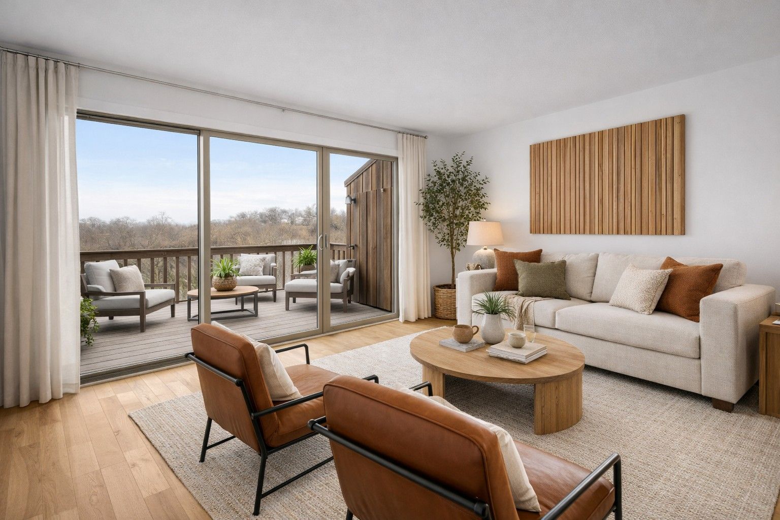 Photo of modern dining area, click here to view Amenities