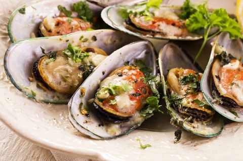 mussels baked with parmesan