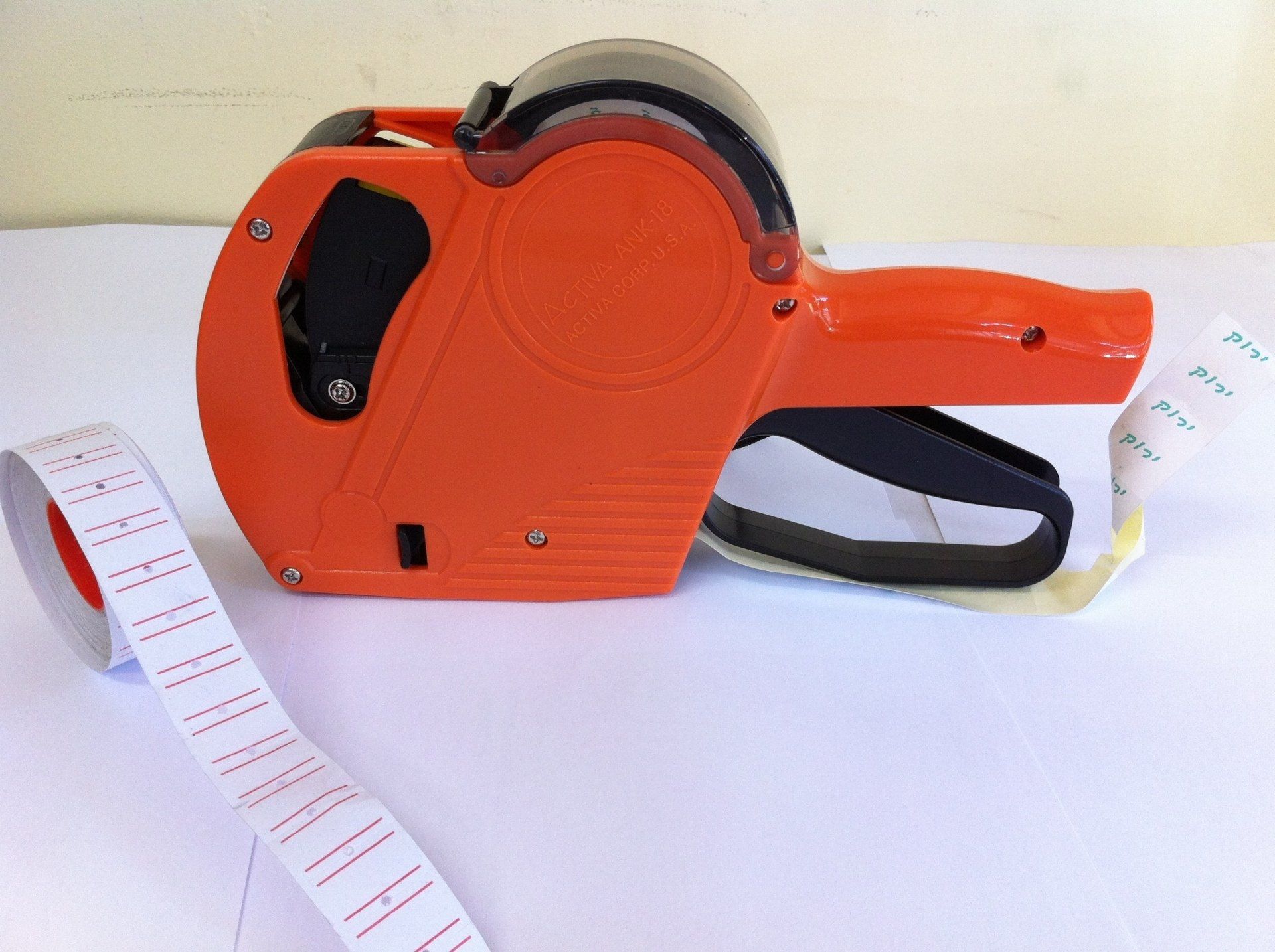 אקדחי מחיר ומדבקות